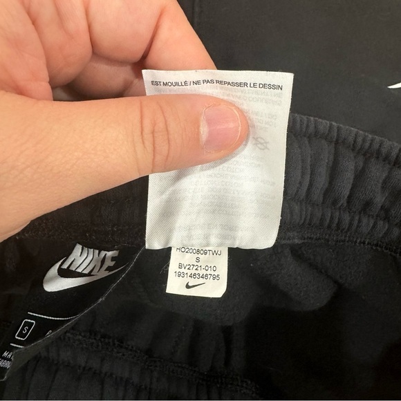 Nike Club Men’s Graphic Shorts Black Small Large Swoosh - Picture 7 of 7